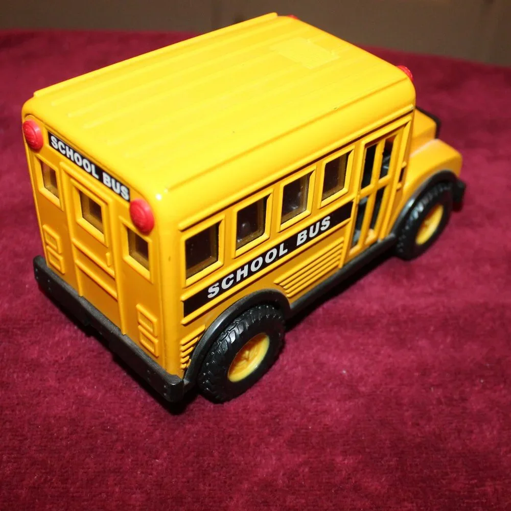 2001 Soma Vintage Mighty Wheels Metal School bus
